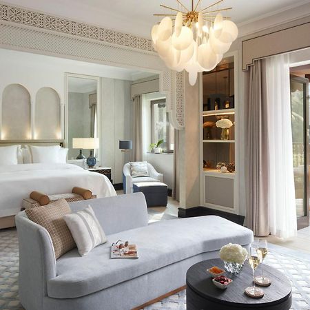 Jumeirah Dar Al Masyaf Dubai Exterior photo A suite at The Ritz-Carlton, DIFC